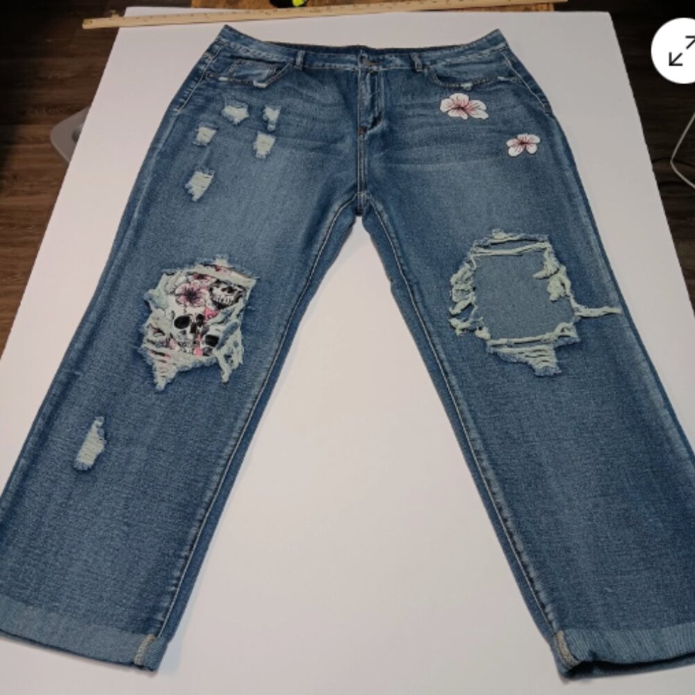 Distressed Medium Wash 3XL Cuffed Jeans w/ Skull &‎ Floral Accents Edgy Style B2